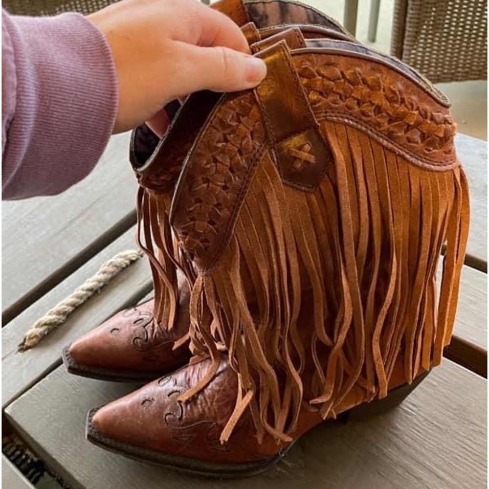 Fringe pointed toe cowboy boots